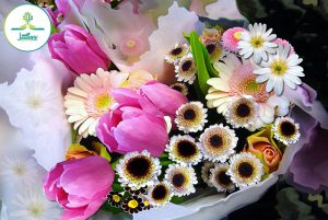 گل آرایی با گل لاله